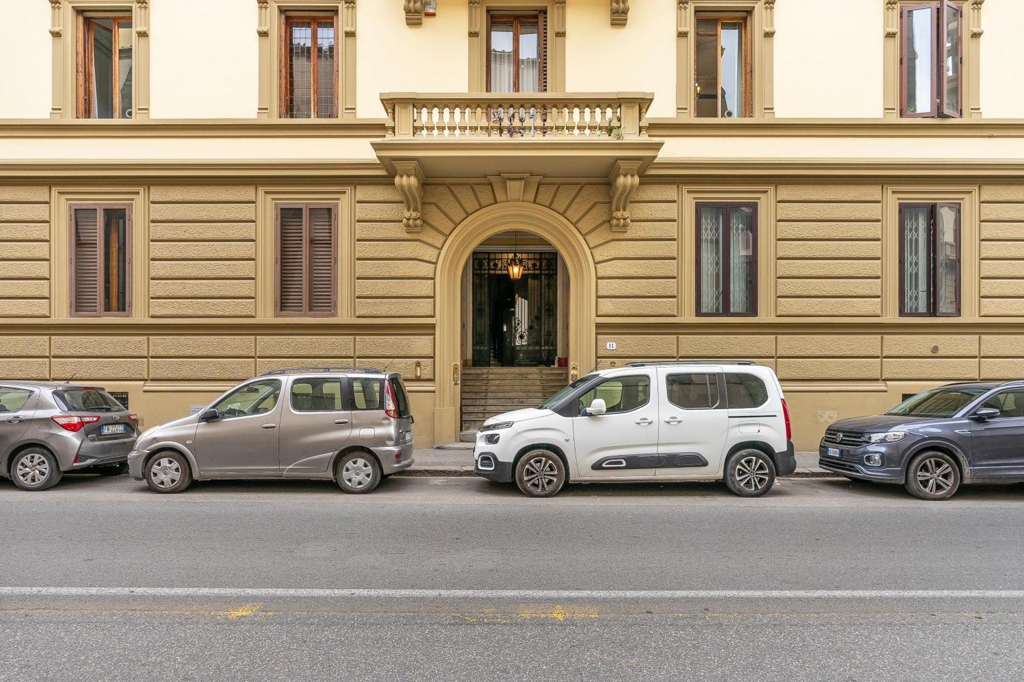 San Marco Black Appartamento Luxury Con Terrazzo E Parcheggio Su Richiesta Firenze Eksteriør billede