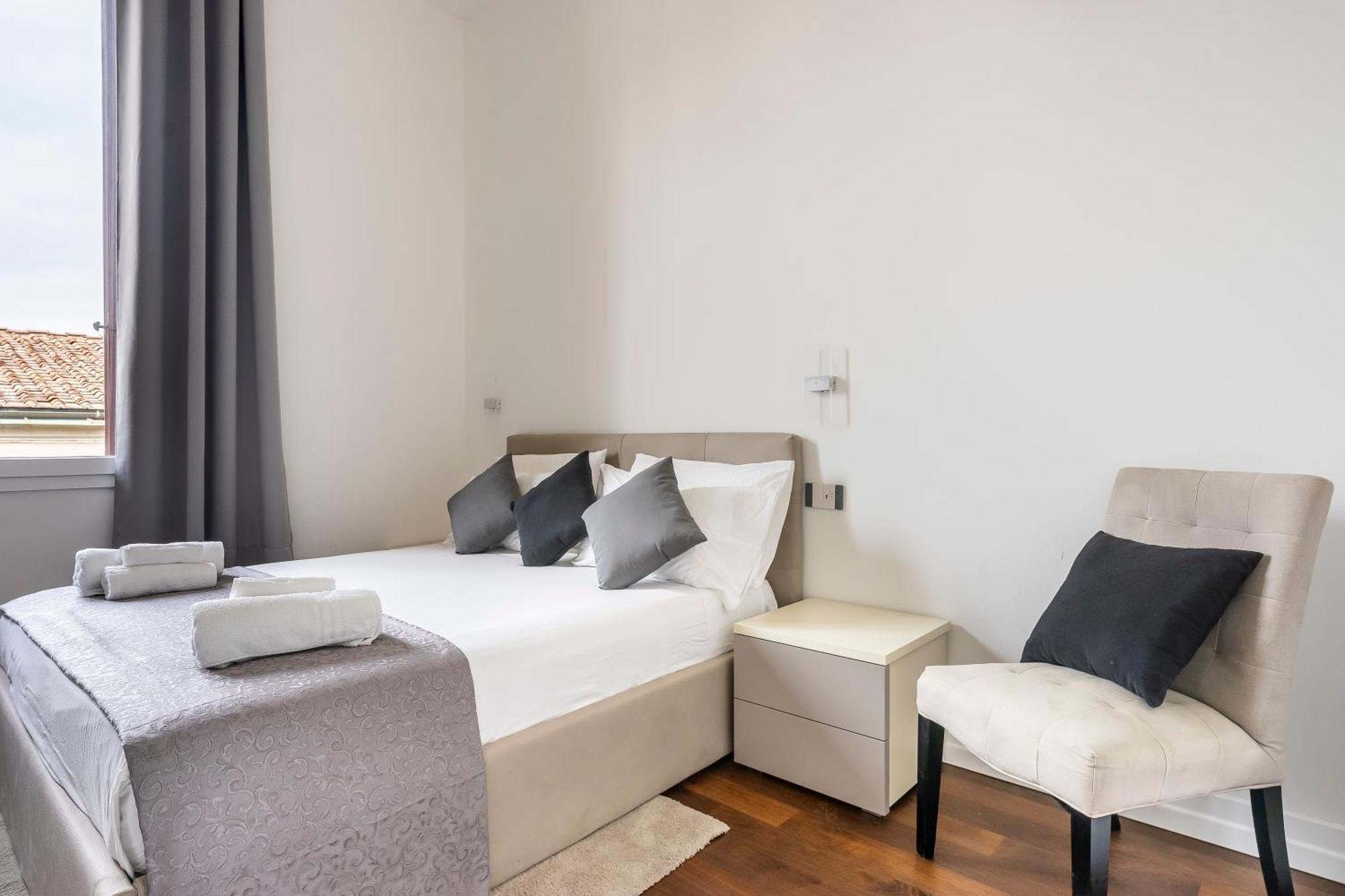 San Marco Black Appartamento Luxury Con Terrazzo E Parcheggio Su Richiesta Firenze Eksteriør billede